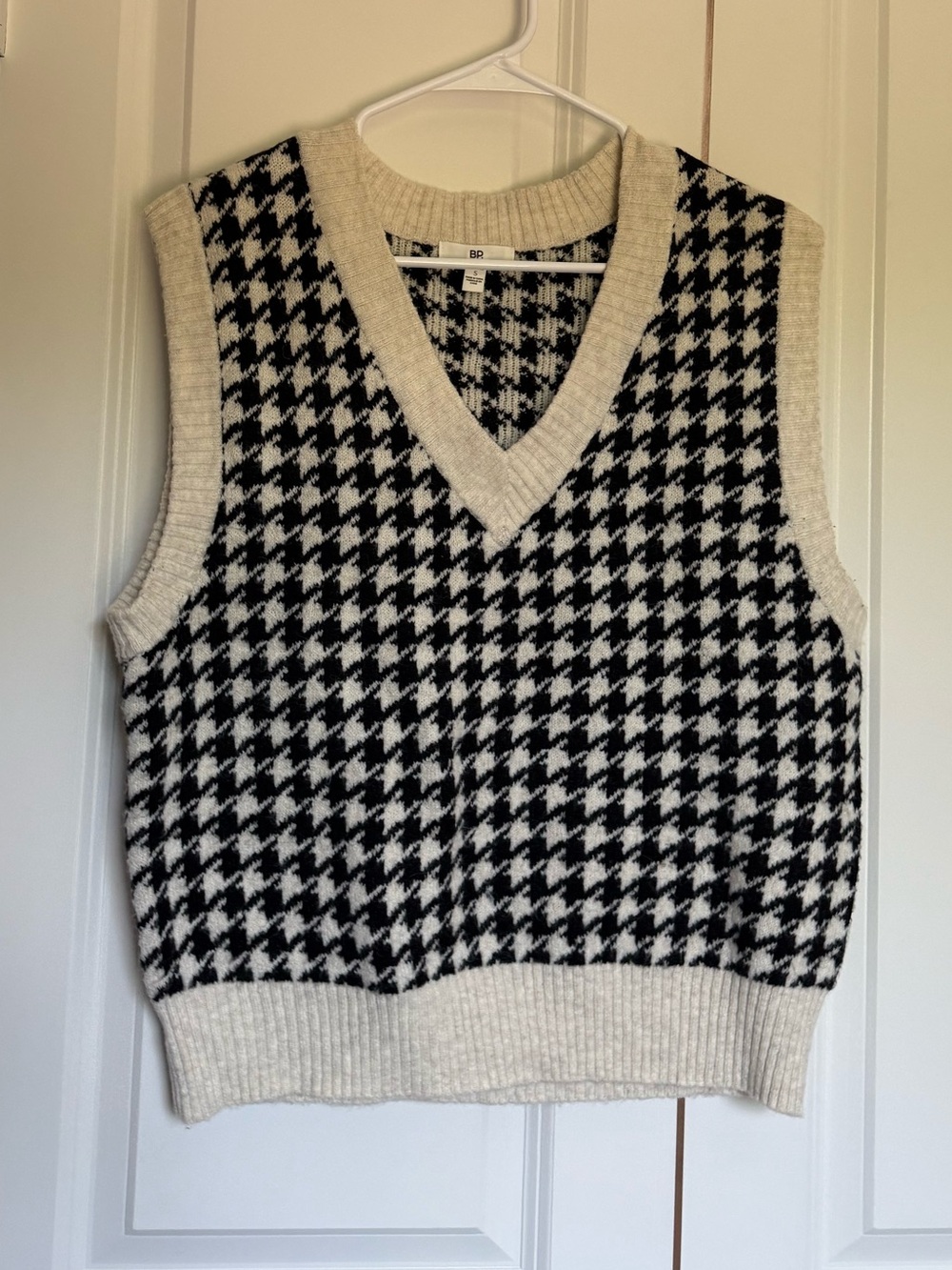 BP. Nordstrom Houndstooth V‑Neck Sweater Vest in Black & Cream